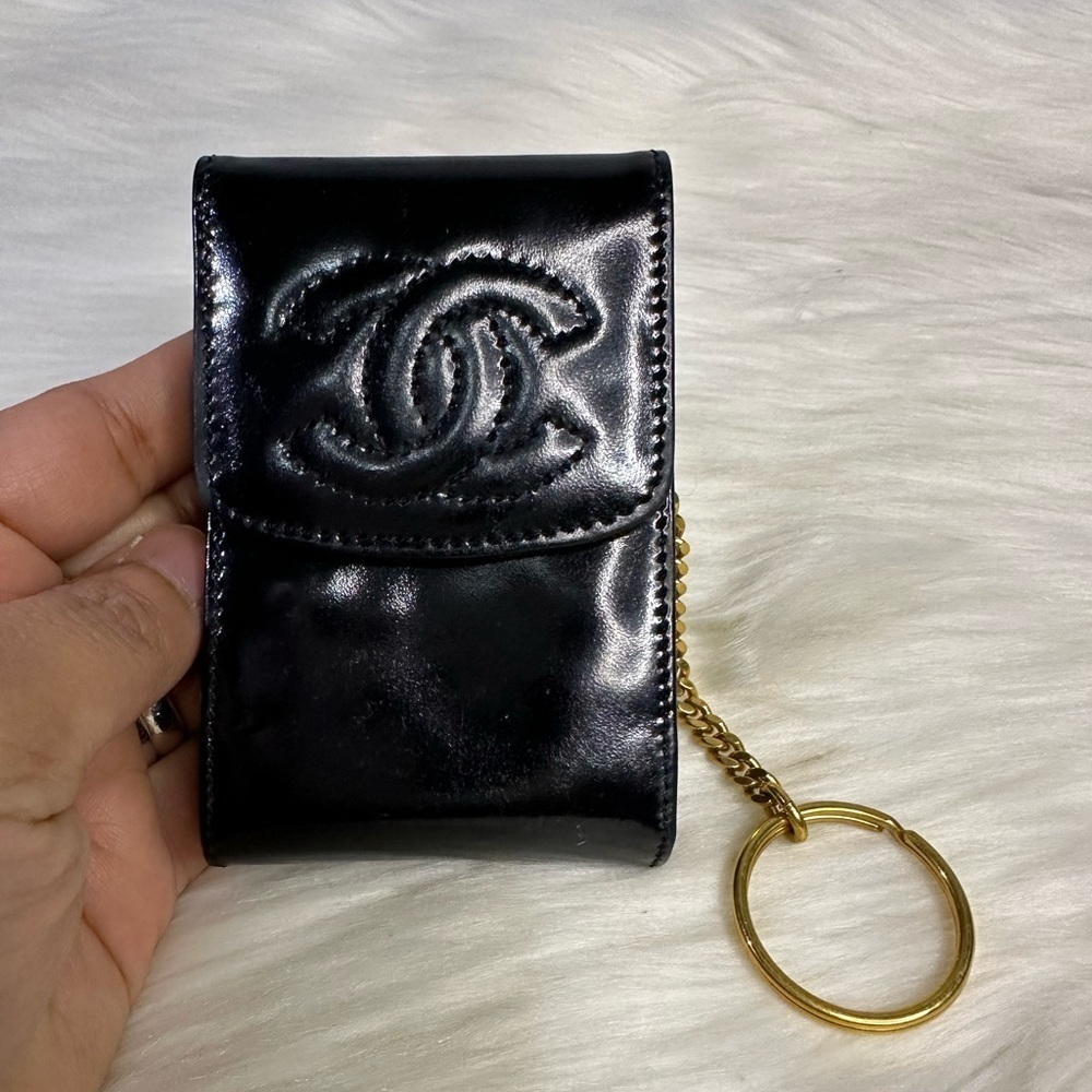 CHANEL cardholder / keyholder patent leather flap pouch in black - Picture 3 of 17